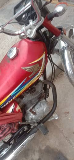 Honda 125 2019 KARACHI NUMBER HA  CHORE HO KE MILI HAI