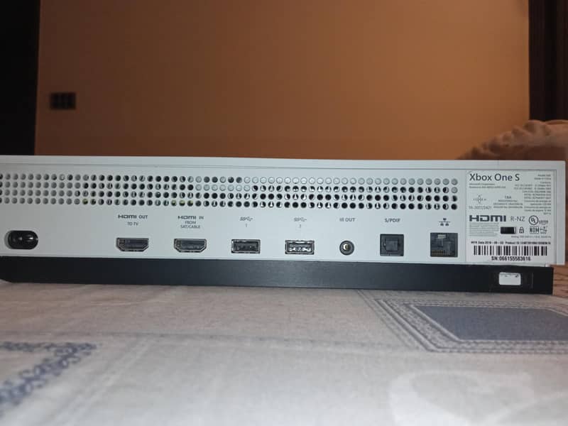 Xbox ONE S Console without controller hard drive and wires motherboard 1