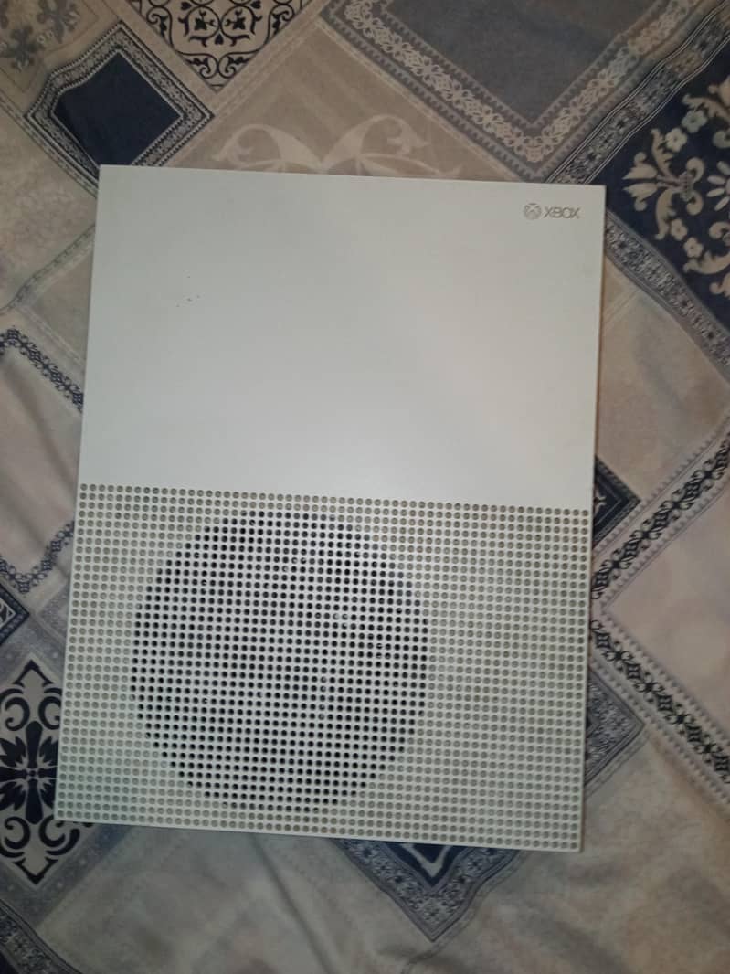 Xbox ONE S Console without controller hard drive and wires motherboard 3