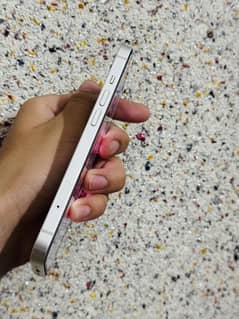 iphone 13 in good condition 128gb white colour