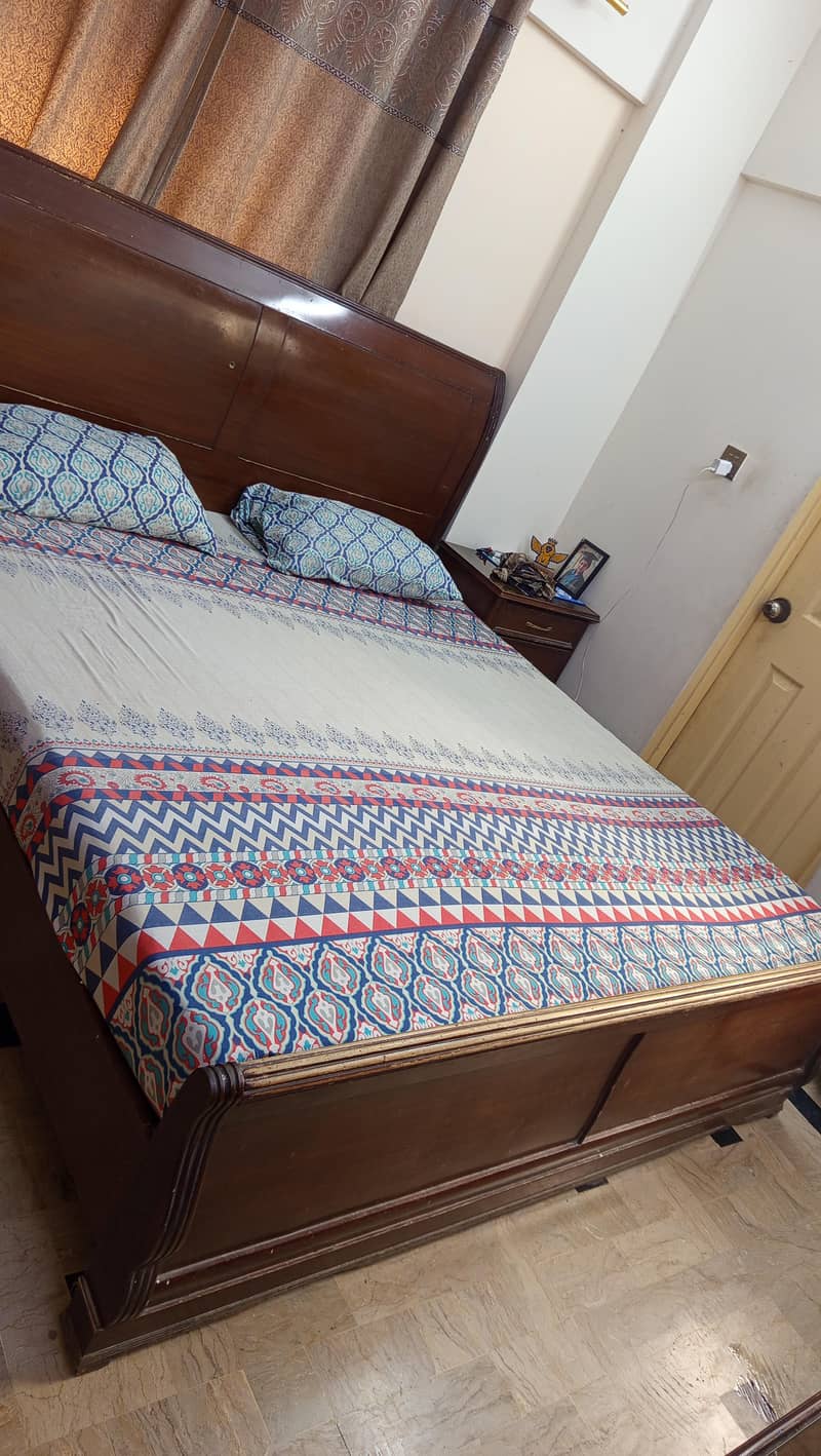 bed set and dressing table and 4 portion cupboard in good condition. . . 1