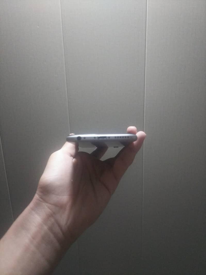 IPHONE 6 32GB NON PTA BATTERY DISPLAY ISSUE CAN BE USED FOR PARTS 2