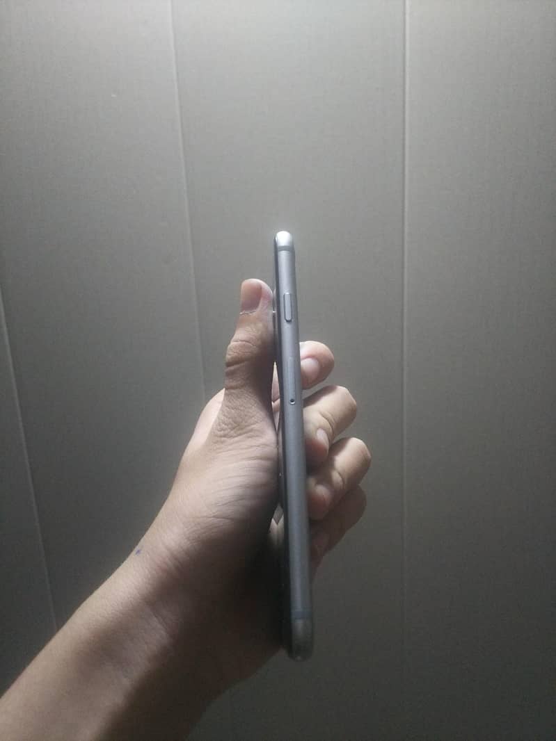 IPHONE 6 32GB NON PTA BATTERY DISPLAY ISSUE CAN BE USED FOR PARTS 3
