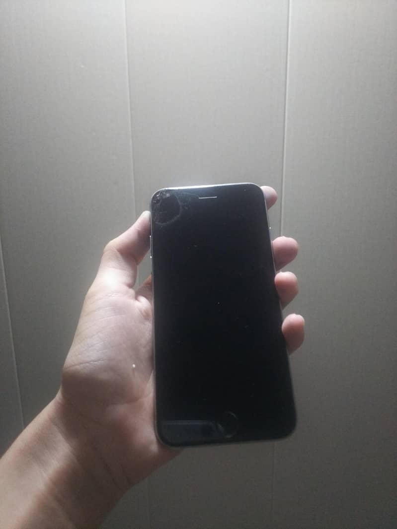 IPHONE 6 32GB NON PTA BATTERY DISPLAY ISSUE CAN BE USED FOR PARTS 4