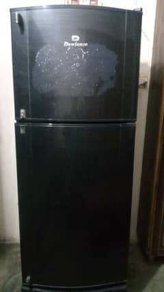 Medium size fridge dawlance colling  fisad ok koi km nhe krone wala