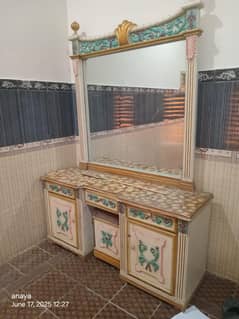 Drasing table set second hand