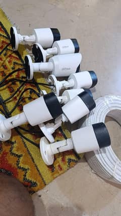 I am selling Dahua  (4) set Camera