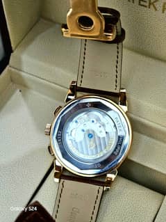 Date,day seconds,minutes,hours all niddles working brand new watch