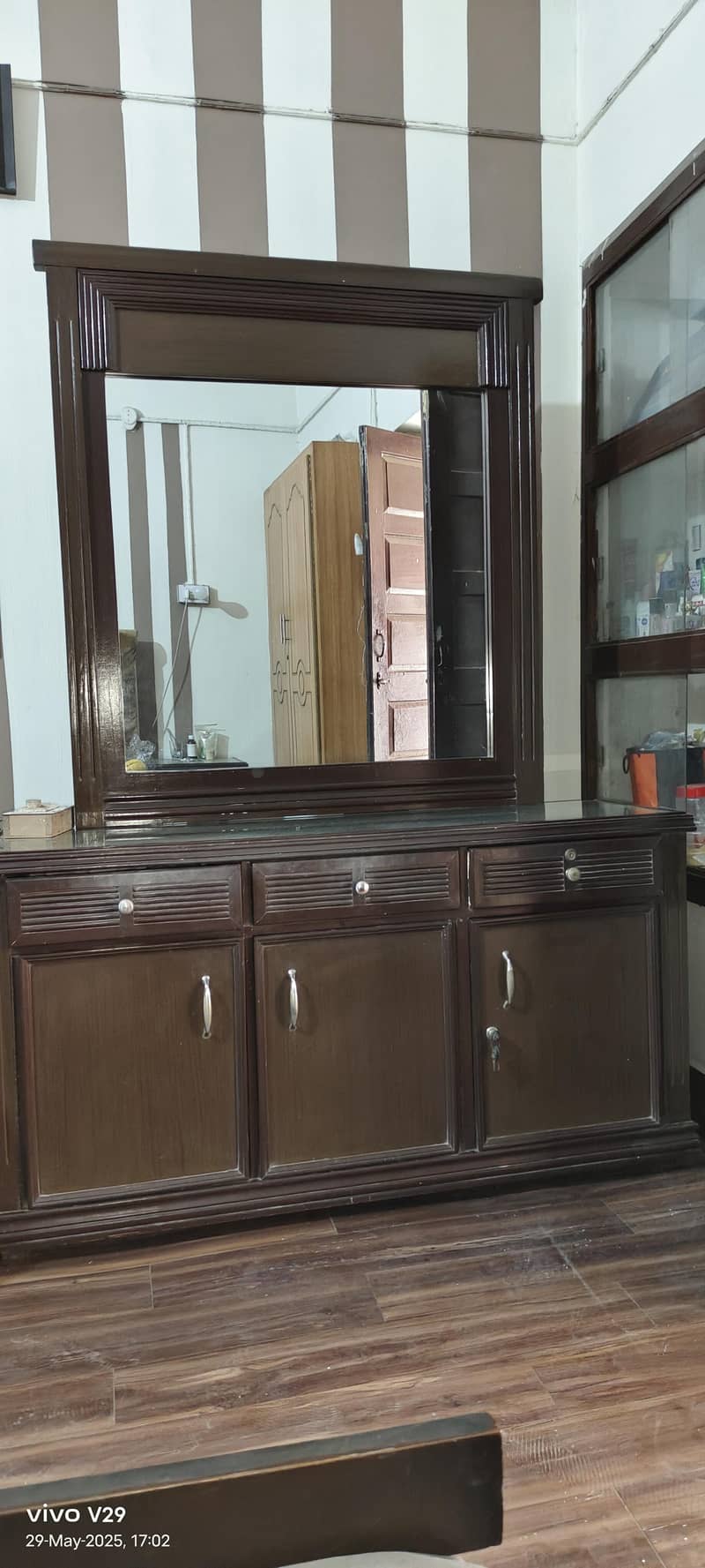 Double bed with 2 side tables and dressing table 3