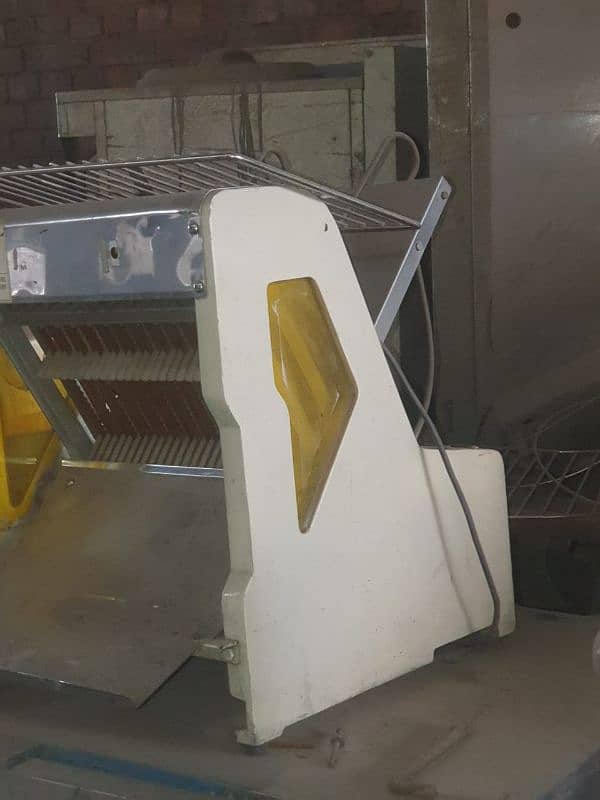 bread cutter 0