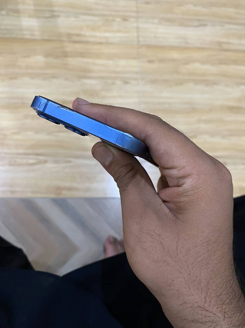 Iphone 13 with box non pta factory unlock 2