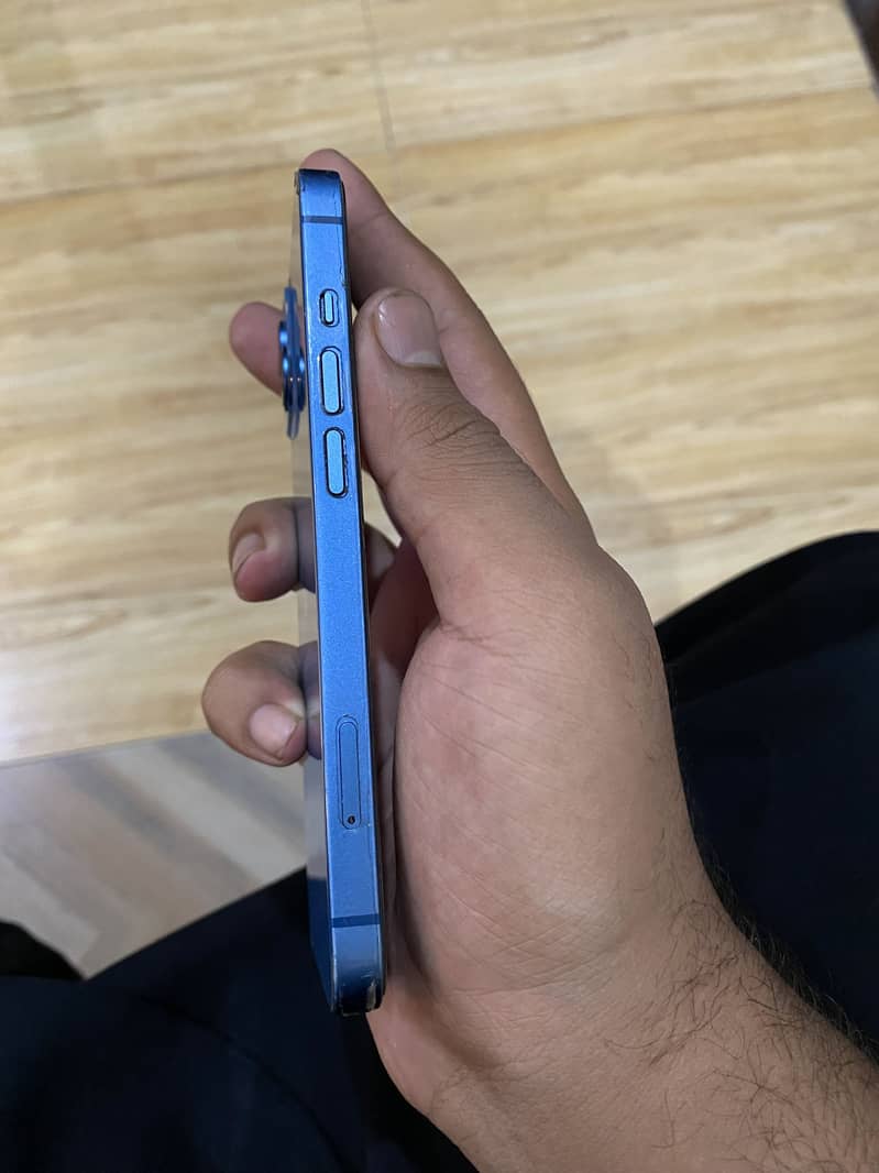 Iphone 13 with box non pta factory unlock 4