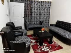 7setter sofa sed with wooden table