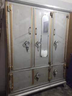 Almari  Wardrobe