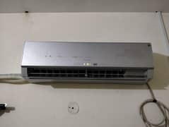 Urgent Sale Gree 1.5 ton non inverter