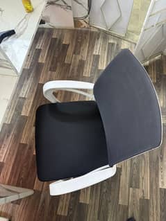 OFFICE CHAIR FOR SALE URGENTY | SERIOUS BUYER ONLY PLEASE