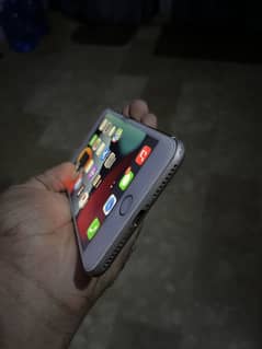 I phone 7 plus non ha magar sim chalte ha