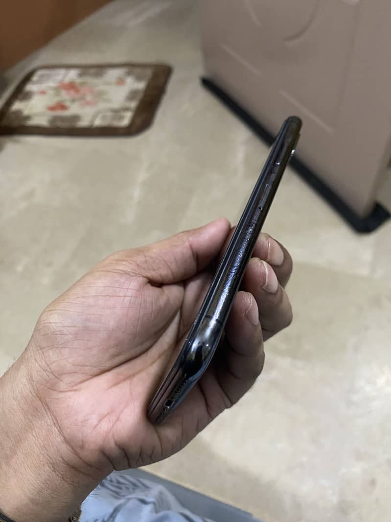 iPhone X and iPhone XR (PTA Approved) Read ad 4