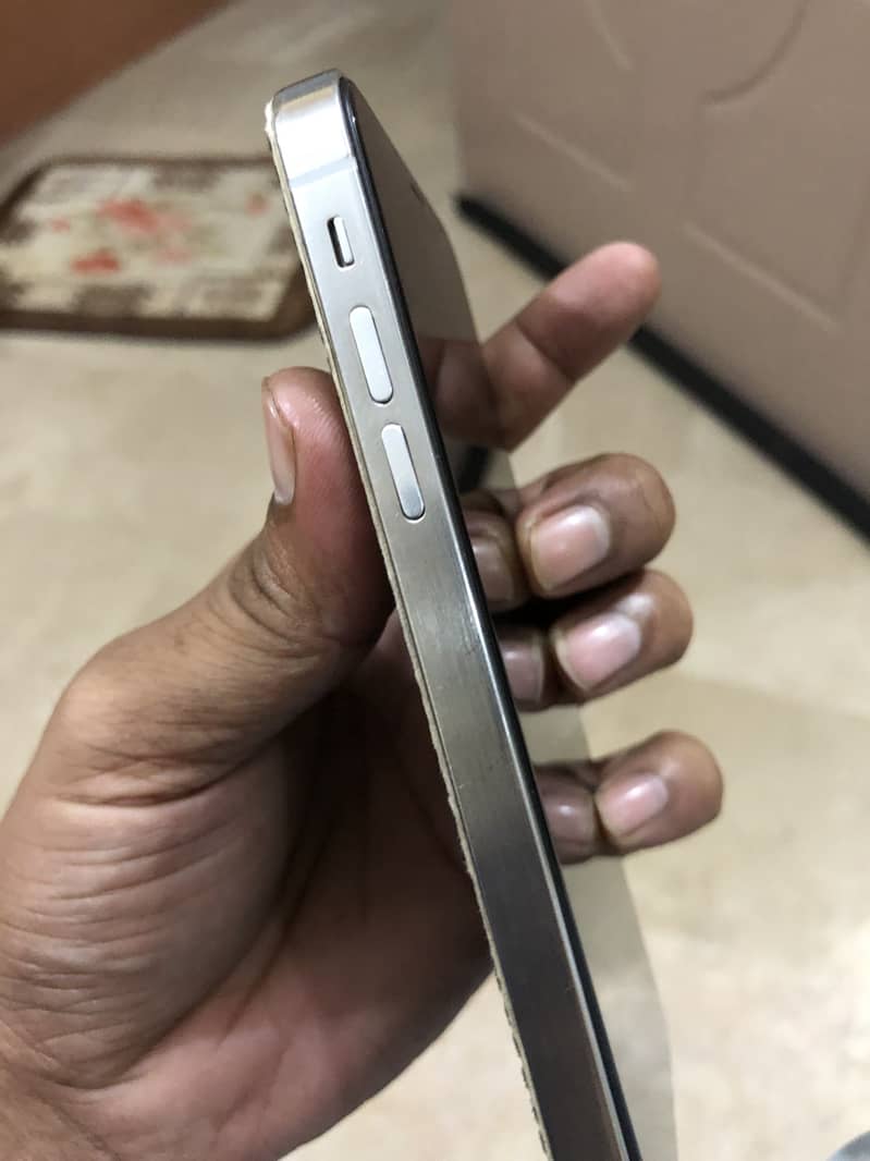 iPhone X and iPhone XR (PTA Approved) Read ad 8