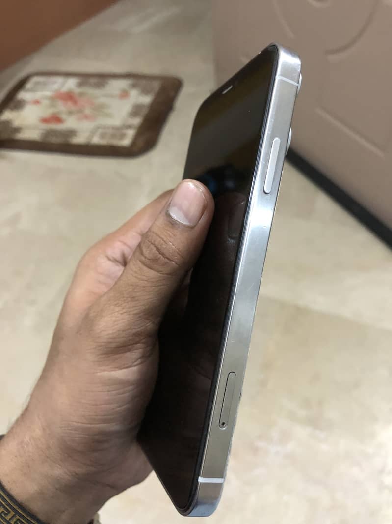 iPhone X and iPhone XR (PTA Approved) Read ad 11