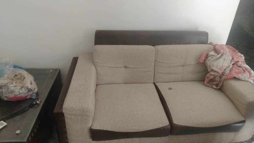 7 seaters used sofa set with center table 1