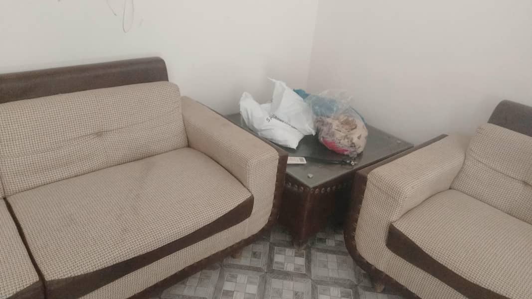 7 seaters used sofa set with center table 2