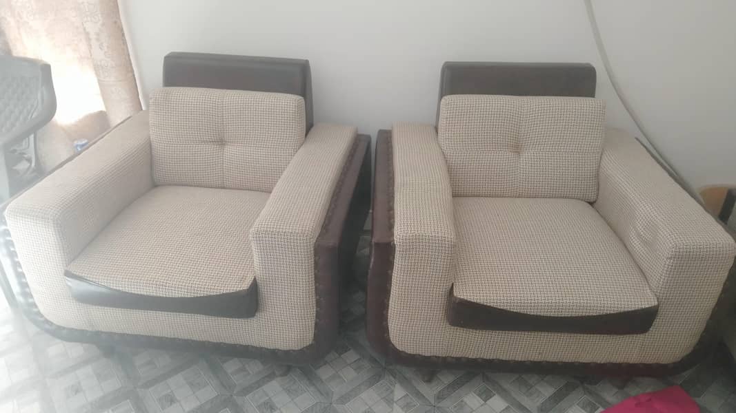 7 seaters used sofa set with center table 3