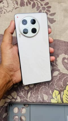 Tecno camon 30
