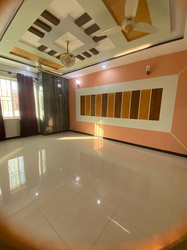 40*80 Upper Portion In New Condition 0