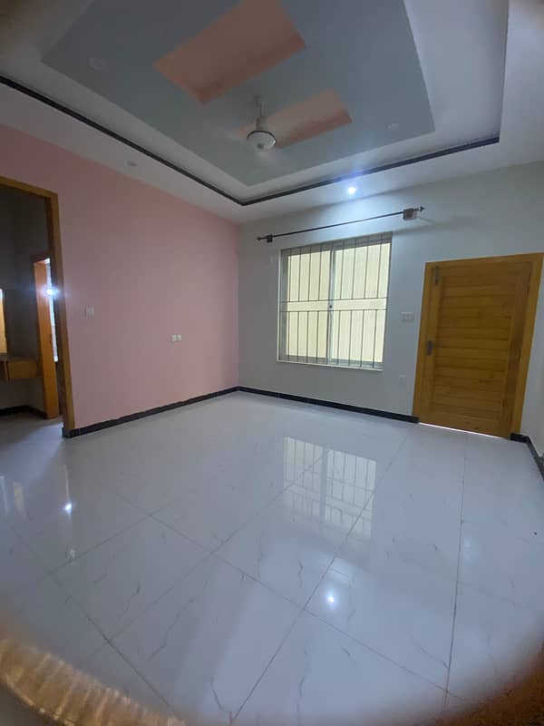 40*80 Upper Portion In New Condition 2