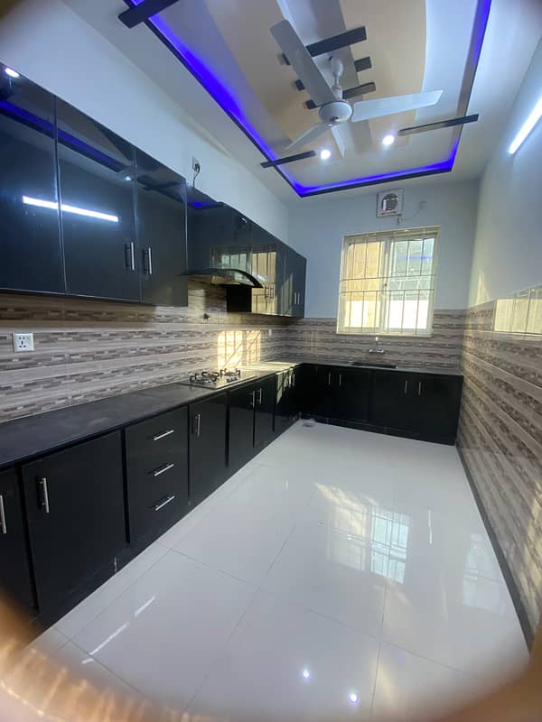 40*80 Upper Portion In New Condition 3