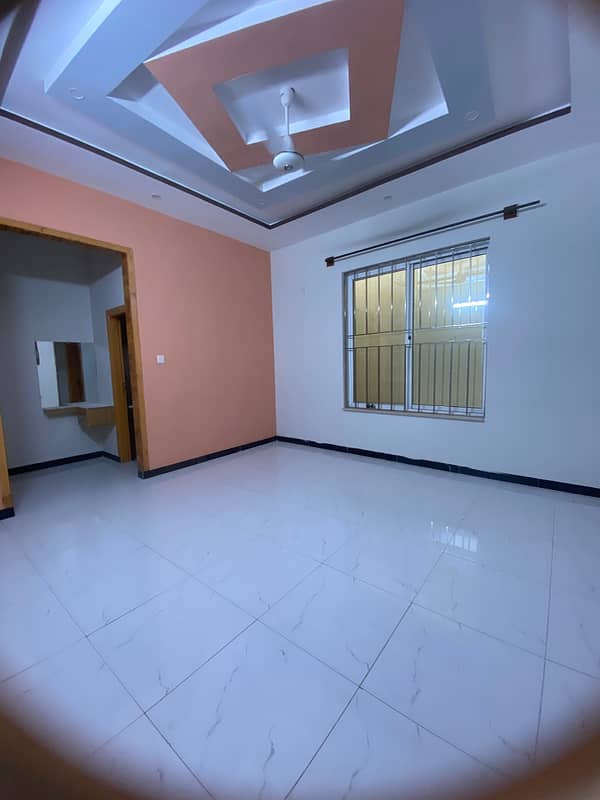 40*80 Upper Portion In New Condition 4