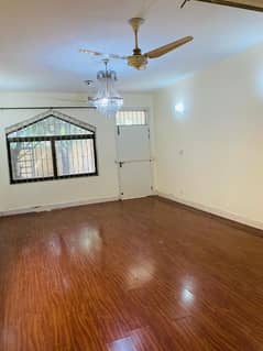 8 Marla full House 3 bedrooms A/Bathroom DD 2kitchen