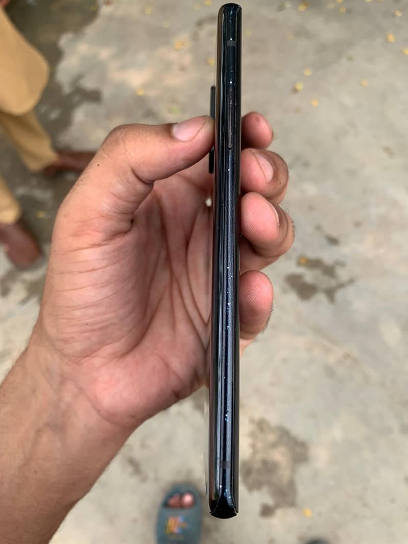 one Plus 8 with line on edge 4