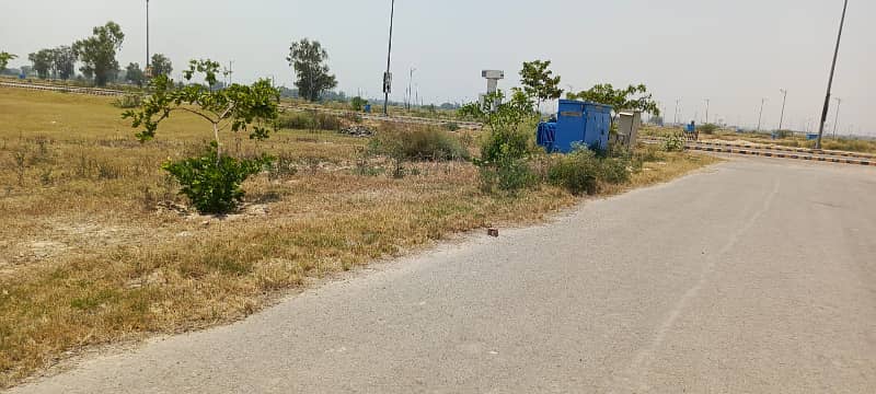 POSSESSION E BLOCK ONE KANAL NEAR TO PARK IDEAL LOCATION PLOT 0