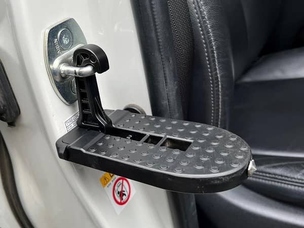 Aluminum Alloy Foldable Car Door Step Pedal with Auto Latch Hook and Safety Hammer for Roof Access