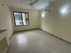 F-8 1kanal 4bedrooms House For Rent