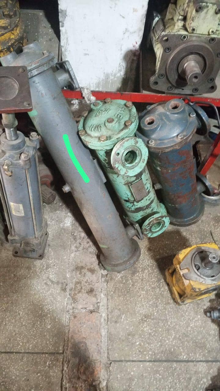 hydraulic pump 19
