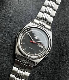 Seiko 5 Automatic |  Redline Scarlet |  Glass back 7s26