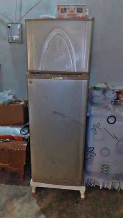 Dawlence Used Medium size fridge