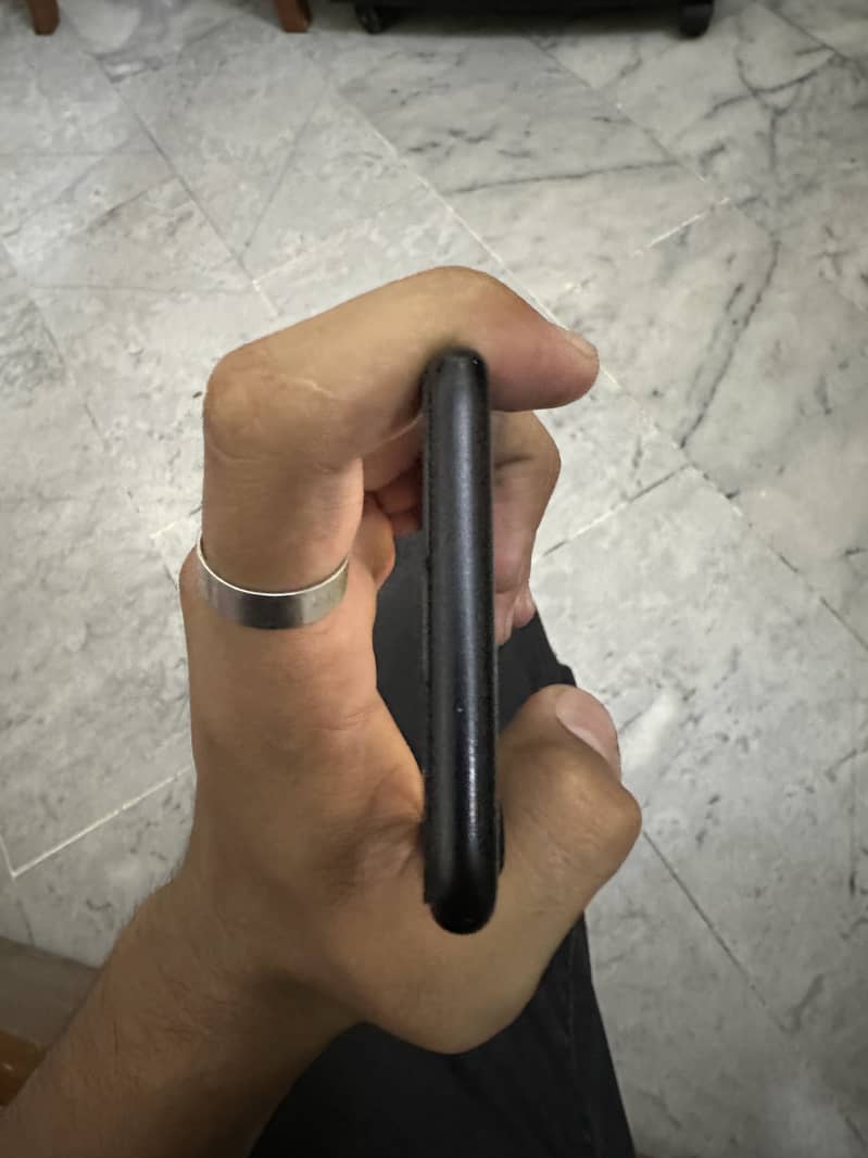 IPHONE SE 2020 EXCHANE WITH IPHONE X OR XR 6