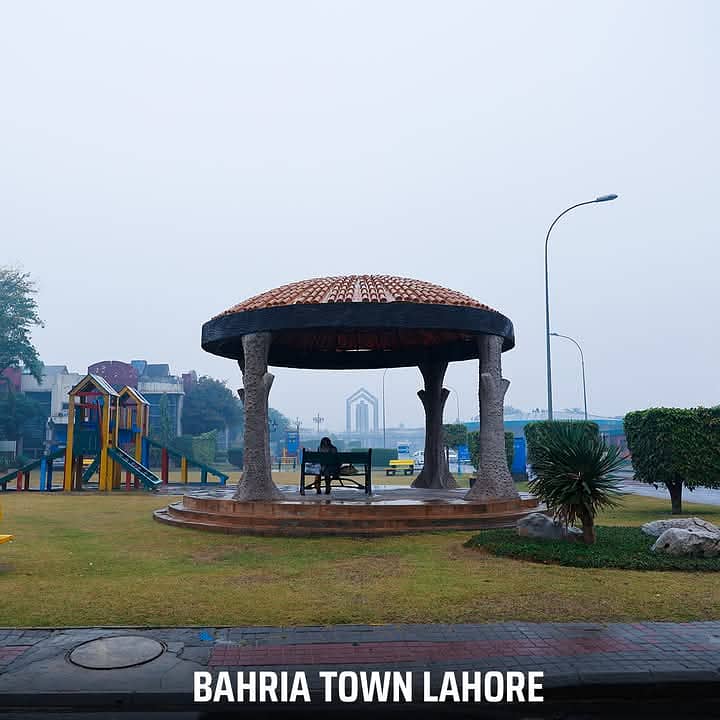 LAKE CITY M1 and M2 block good location near park and marked plot for sale 1