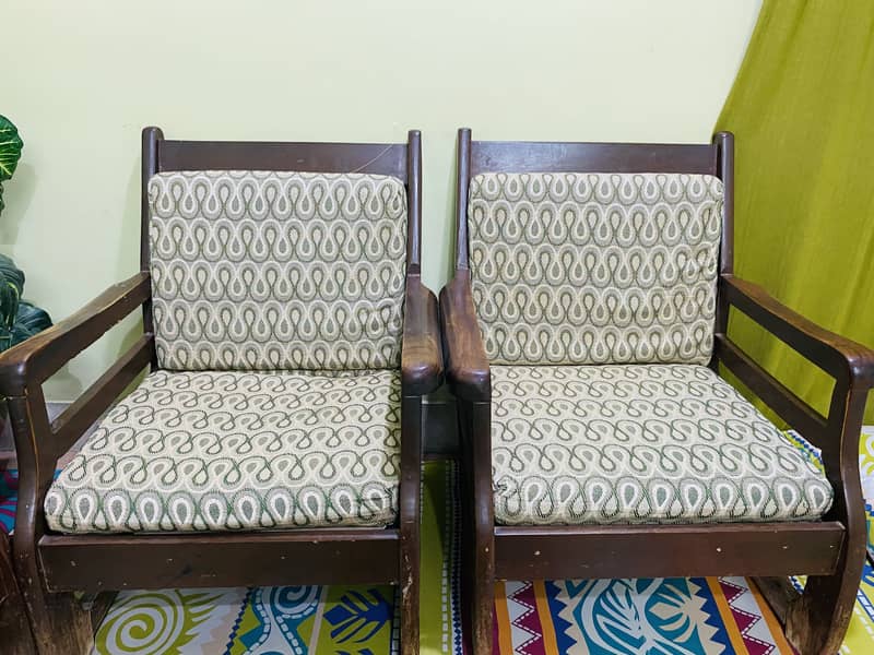 SOFA SET WITH TABLE AND SAHETTE 5