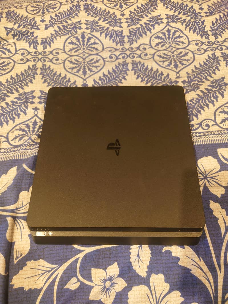 playstation 4 slim with 2 controllers and 1 game 1