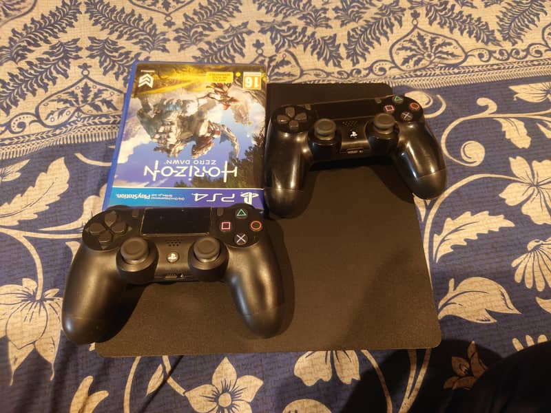 playstation 4 slim with 2 controllers and 1 game 3