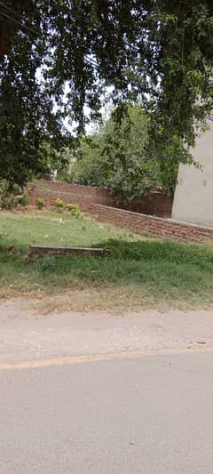 Hot investment 10 Marla plote for sale in sunny park housing society near pcsir phase 2
