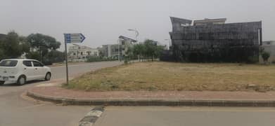 18.5 MALA CORNER 3 SIDE OPEN HEIGHTED LOCATION PLOT AVAILABLE FOR SALE IN BLOCK F-1