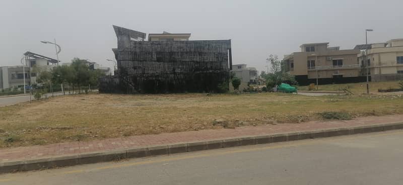 18.5 MALA CORNER 3 SIDE OPEN HEIGHTED LOCATION PLOT AVAILABLE FOR SALE IN BLOCK F-1 1