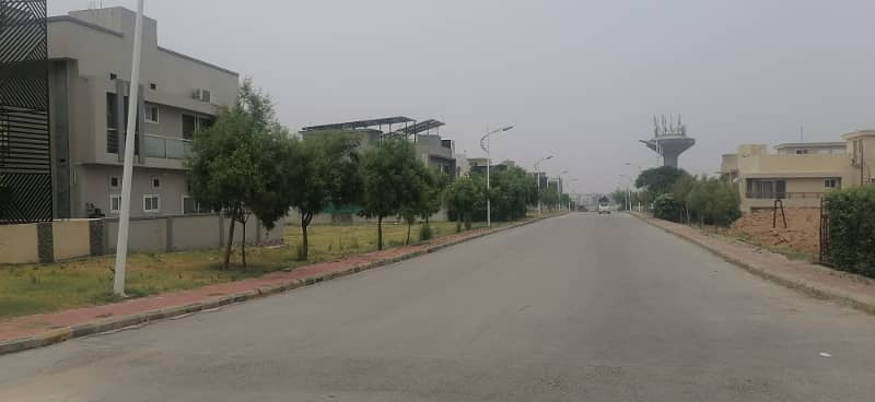 18.5 MALA CORNER 3 SIDE OPEN HEIGHTED LOCATION PLOT AVAILABLE FOR SALE IN BLOCK F-1 8
