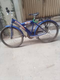 thori si used h or sab Kuch work karta or handle se le kar tyer theek